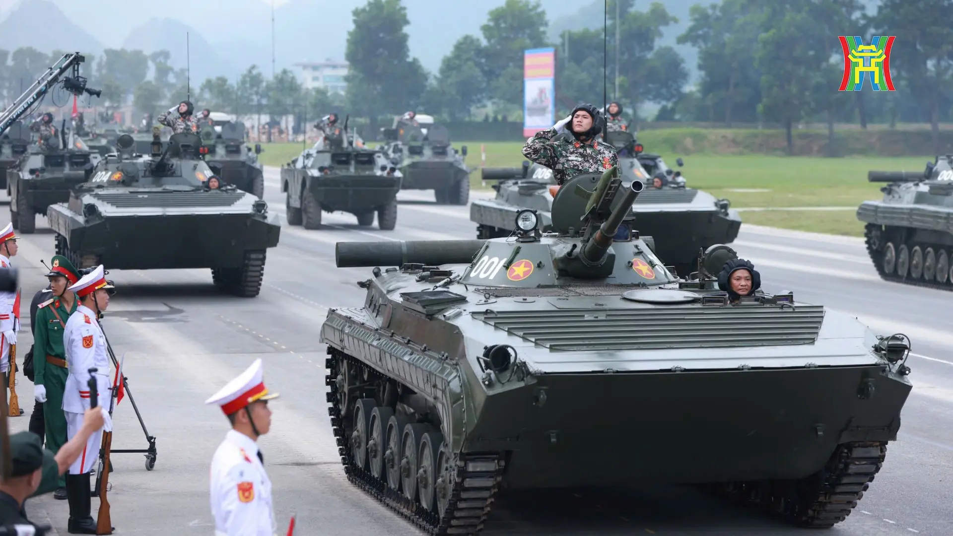 khí tài quân sự phục vụ A80